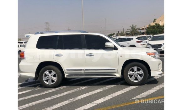 သွင်းကုန် Toyota Land Cruiser White ကား Import - Dubai Ayeyarwady သွင်းကုန် Toyota Land Cruiser White ကား Import - Dubai Ayeyarwady