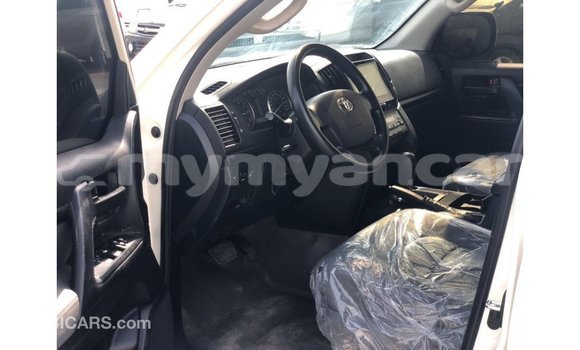 သွင်းကုန် Toyota Land Cruiser White ကား Import - Dubai Ayeyarwady သွင်းကုန် Toyota Land Cruiser White ကား Import - Dubai Ayeyarwady