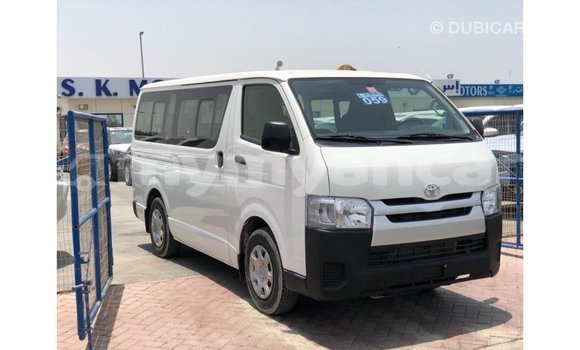 သွင်းကုန် Toyota Hiace White ကား Import - Dubai Ayeyarwady သွင်းကုန် Toyota Hiace White ကား Import - Dubai Ayeyarwady