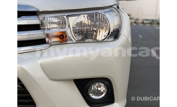 သွင်းကုန် Toyota Hilux White ကား Import - Dubai Ayeyarwady သွင်းကုန် Toyota Hilux White ကား Import - Dubai Ayeyarwady