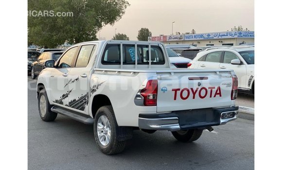သွင်းကုန် Toyota Hilux White ကား Import - Dubai Ayeyarwady သွင်းကုန် Toyota Hilux White ကား Import - Dubai Ayeyarwady