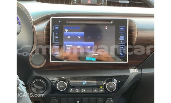 သွင်းကုန် Toyota Hilux White ကား Import - Dubai Ayeyarwady သွင်းကုန် Toyota Hilux White ကား Import - Dubai Ayeyarwady