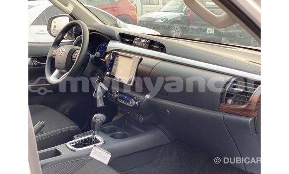 သွင်းကုန် Toyota Hilux White ကား Import - Dubai Ayeyarwady သွင်းကုန် Toyota Hilux White ကား Import - Dubai Ayeyarwady