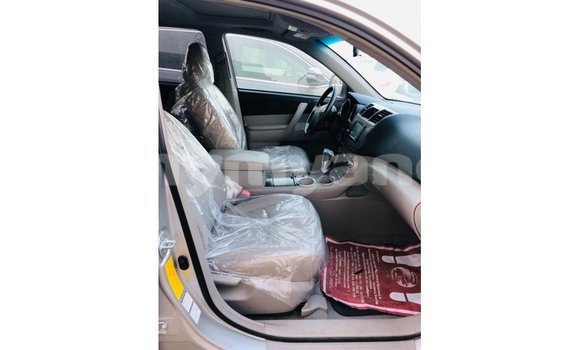 Buy Import Toyota Highlander Other Car in Import - Dubai in Ayeyarwady Buy Import Toyota Highlander Other Car in Import - Dubai in Ayeyarwady
