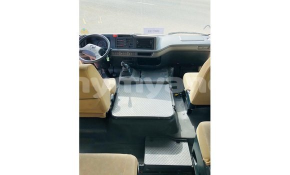 သွင်းကုန် Toyota Coaster White ကား Import - Dubai Ayeyarwady သွင်းကုန် Toyota Coaster White ကား Import - Dubai Ayeyarwady