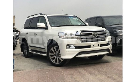 သွင်းကုန် Toyota Land Cruiser White ကား Import - Dubai Ayeyarwady သွင်းကုန် Toyota Land Cruiser White ကား Import - Dubai Ayeyarwady