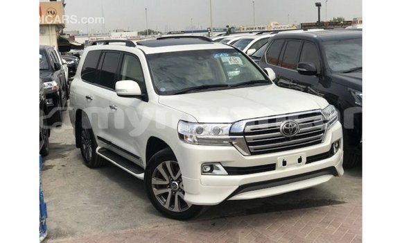သွင်းကုန် Toyota Land Cruiser White ကား Import - Dubai Ayeyarwady သွင်းကုန် Toyota Land Cruiser White ကား Import - Dubai Ayeyarwady