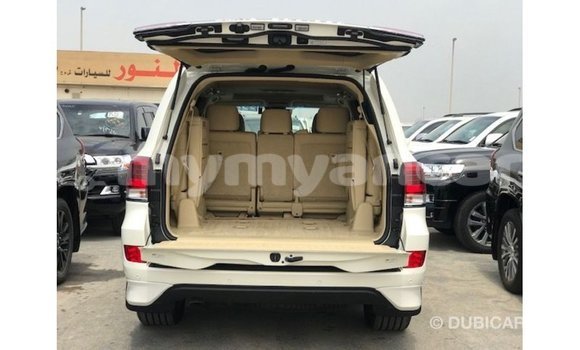သွင်းကုန် Toyota Land Cruiser White ကား Import - Dubai Ayeyarwady သွင်းကုန် Toyota Land Cruiser White ကား Import - Dubai Ayeyarwady