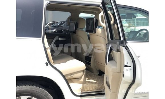 Acheter Import Voiture Toyota Land Cruiser Blanc à Import - Dubai, #<Region:0x000000000c5121b8> Acheter Import Voiture Toyota Land Cruiser Blanc à Import - Dubai, #<Region:0x000000000c5121b8>