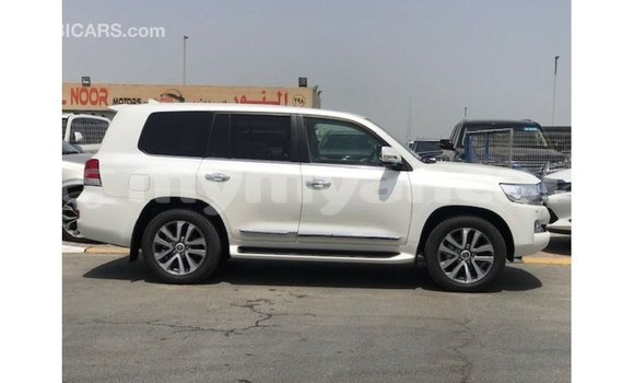 Acheter Import Voiture Toyota Land Cruiser Blanc à Import - Dubai, #<Region:0x000000000c5121b8> Acheter Import Voiture Toyota Land Cruiser Blanc à Import - Dubai, #<Region:0x000000000c5121b8>