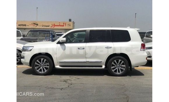 Acheter Import Voiture Toyota Land Cruiser Blanc à Import - Dubai, #<Region:0x000000000c5121b8> Acheter Import Voiture Toyota Land Cruiser Blanc à Import - Dubai, #<Region:0x000000000c5121b8>
