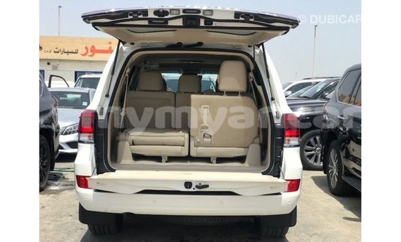 Acheter Import Voiture Toyota Land Cruiser Blanc à Import - Dubai, #<Region:0x000000000c5121b8> Acheter Import Voiture Toyota Land Cruiser Blanc à Import - Dubai, #<Region:0x000000000c5121b8>