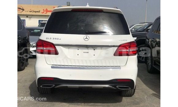 သွင်းကုန် Mercedes-Benz 190 (W201) White ကား Import - Dubai Ayeyarwady သွင်းကုန် Mercedes-Benz 190 (W201) White ကား Import - Dubai Ayeyarwady