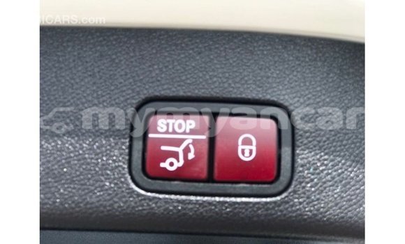 သွင်းကုန် Mercedes-Benz 190 (W201) White ကား Import - Dubai Ayeyarwady သွင်းကုန် Mercedes-Benz 190 (W201) White ကား Import - Dubai Ayeyarwady