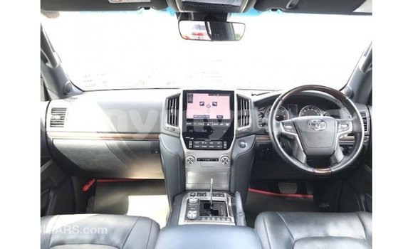 သွင်းကုန် Toyota Land Cruiser White ကား Import - Dubai Ayeyarwady သွင်းကုန် Toyota Land Cruiser White ကား Import - Dubai Ayeyarwady