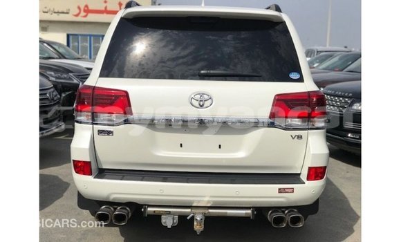 သွင်းကုန် Toyota Land Cruiser White ကား Import - Dubai Ayeyarwady သွင်းကုန် Toyota Land Cruiser White ကား Import - Dubai Ayeyarwady