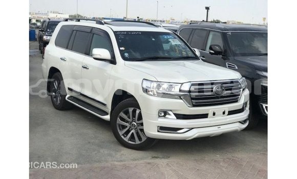 သွင်းကုန် Toyota Land Cruiser White ကား Import - Dubai Ayeyarwady သွင်းကုန် Toyota Land Cruiser White ကား Import - Dubai Ayeyarwady