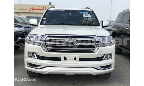 သွင်းကုန် Toyota Land Cruiser White ကား Import - Dubai Ayeyarwady သွင်းကုန် Toyota Land Cruiser White ကား Import - Dubai Ayeyarwady