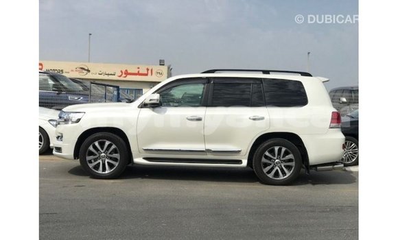 သွင်းကုန် Toyota Land Cruiser White ကား Import - Dubai Ayeyarwady သွင်းကုန် Toyota Land Cruiser White ကား Import - Dubai Ayeyarwady