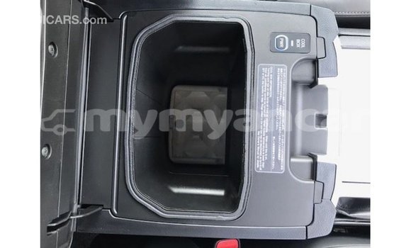 သွင်းကုန် Toyota Land Cruiser White ကား Import - Dubai Ayeyarwady သွင်းကုန် Toyota Land Cruiser White ကား Import - Dubai Ayeyarwady