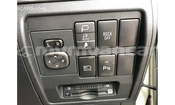 သွင်းကုန် Toyota Land Cruiser White ကား Import - Dubai Ayeyarwady သွင်းကုန် Toyota Land Cruiser White ကား Import - Dubai Ayeyarwady