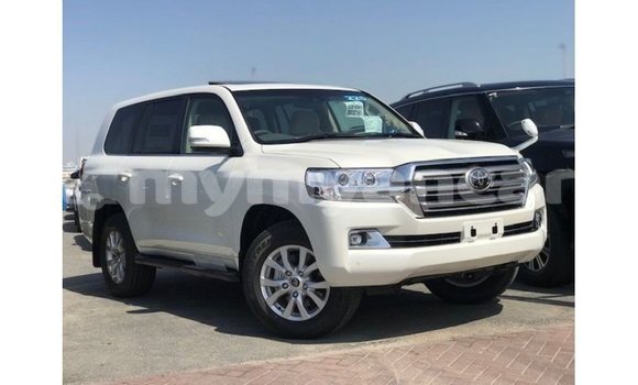 သွင်းကုန် Toyota Land Cruiser White ကား Import - Dubai Ayeyarwady သွင်းကုန် Toyota Land Cruiser White ကား Import - Dubai Ayeyarwady