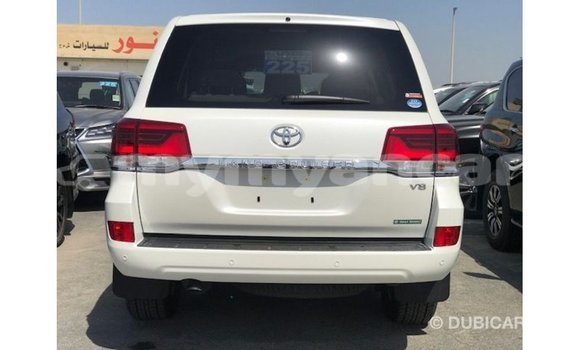 သွင်းကုန် Toyota Land Cruiser White ကား Import - Dubai Ayeyarwady သွင်းကုန် Toyota Land Cruiser White ကား Import - Dubai Ayeyarwady