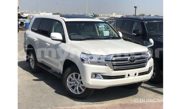 သွင်းကုန် Toyota Land Cruiser White ကား Import - Dubai Ayeyarwady သွင်းကုန် Toyota Land Cruiser White ကား Import - Dubai Ayeyarwady