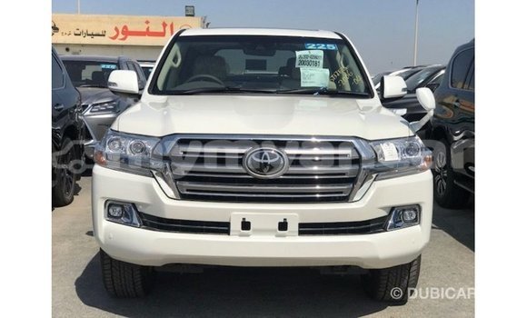 သွင်းကုန် Toyota Land Cruiser White ကား Import - Dubai Ayeyarwady သွင်းကုန် Toyota Land Cruiser White ကား Import - Dubai Ayeyarwady