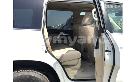 သွင်းကုန် Toyota Land Cruiser White ကား Import - Dubai Ayeyarwady သွင်းကုန် Toyota Land Cruiser White ကား Import - Dubai Ayeyarwady