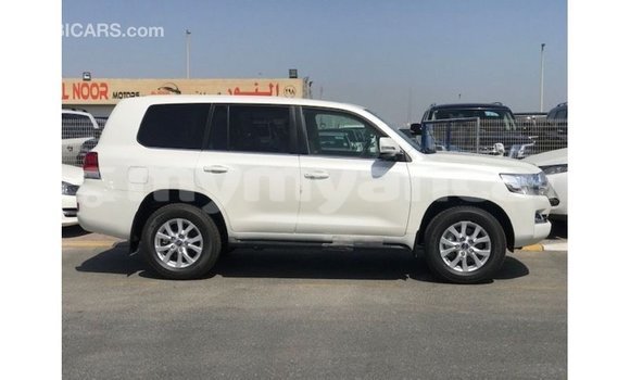 သွင်းကုန် Toyota Land Cruiser White ကား Import - Dubai Ayeyarwady သွင်းကုန် Toyota Land Cruiser White ကား Import - Dubai Ayeyarwady