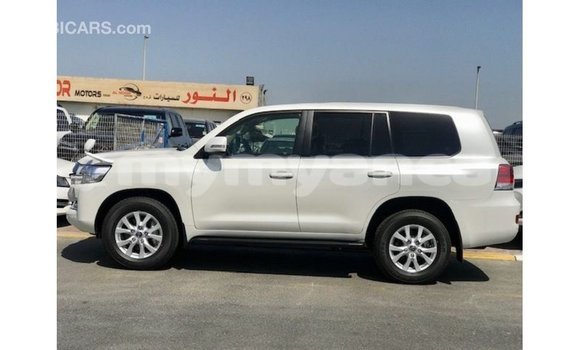 သွင်းကုန် Toyota Land Cruiser White ကား Import - Dubai Ayeyarwady သွင်းကုန် Toyota Land Cruiser White ကား Import - Dubai Ayeyarwady
