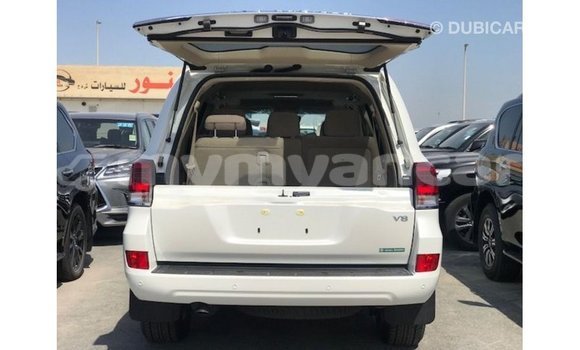 သွင်းကုန် Toyota Land Cruiser White ကား Import - Dubai Ayeyarwady သွင်းကုန် Toyota Land Cruiser White ကား Import - Dubai Ayeyarwady