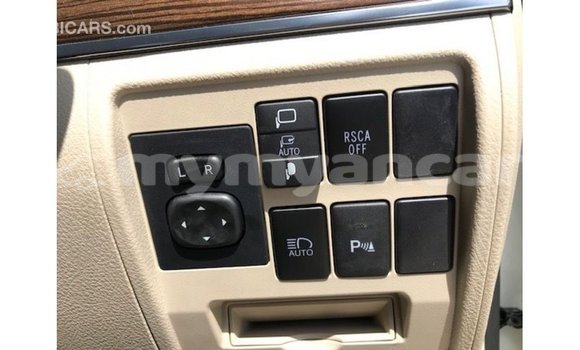 သွင်းကုန် Toyota Land Cruiser White ကား Import - Dubai Ayeyarwady သွင်းကုန် Toyota Land Cruiser White ကား Import - Dubai Ayeyarwady