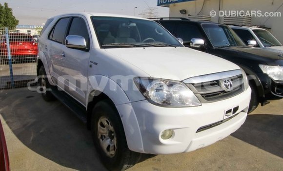 သွင်းကုန် Toyota Fortuner White ကား Import - Dubai Ayeyarwady သွင်းကုန် Toyota Fortuner White ကား Import - Dubai Ayeyarwady