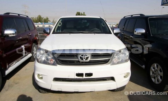 သွင်းကုန် Toyota Fortuner White ကား Import - Dubai Ayeyarwady သွင်းကုန် Toyota Fortuner White ကား Import - Dubai Ayeyarwady