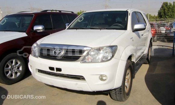 သွင်းကုန် Toyota Fortuner White ကား Import - Dubai Ayeyarwady သွင်းကုန် Toyota Fortuner White ကား Import - Dubai Ayeyarwady