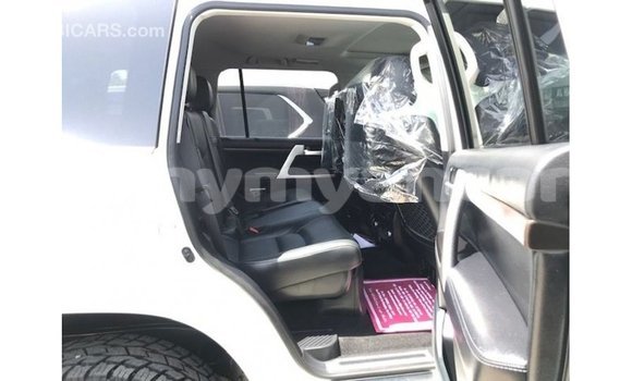 Buy Import Toyota Land Cruiser White Car in Import - Dubai in Ayeyarwady Buy Import Toyota Land Cruiser White Car in Import - Dubai in Ayeyarwady