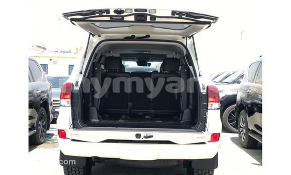 Buy Import Toyota Land Cruiser White Car in Import - Dubai in Ayeyarwady Buy Import Toyota Land Cruiser White Car in Import - Dubai in Ayeyarwady