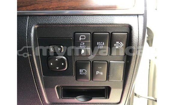 Buy Import Toyota Land Cruiser White Car in Import - Dubai in Ayeyarwady Buy Import Toyota Land Cruiser White Car in Import - Dubai in Ayeyarwady