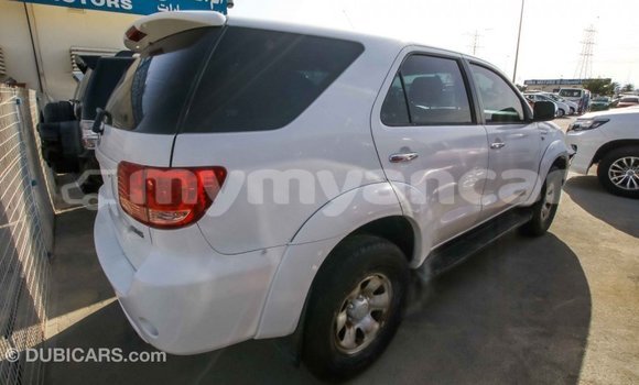 သွင်းကုန် Toyota Fortuner White ကား Import - Dubai Ayeyarwady သွင်းကုန် Toyota Fortuner White ကား Import - Dubai Ayeyarwady