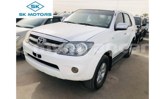 သွင်းကုန် Toyota Fortuner White ကား Import - Dubai Ayeyarwady သွင်းကုန် Toyota Fortuner White ကား Import - Dubai Ayeyarwady