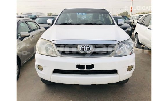 သွင်းကုန် Toyota Fortuner White ကား Import - Dubai Ayeyarwady သွင်းကုန် Toyota Fortuner White ကား Import - Dubai Ayeyarwady