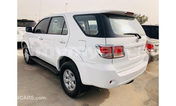 သွင်းကုန် Toyota Fortuner White ကား Import - Dubai Ayeyarwady သွင်းကုန် Toyota Fortuner White ကား Import - Dubai Ayeyarwady
