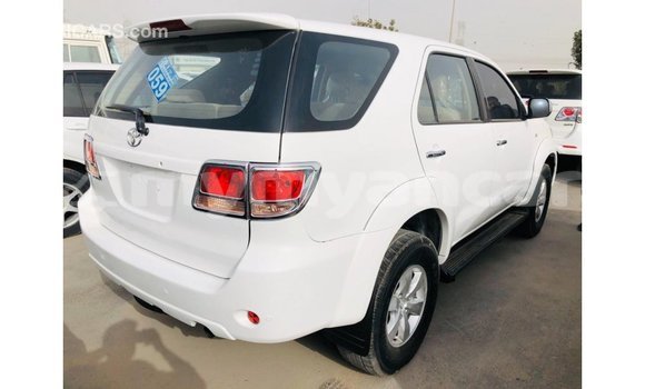 သွင်းကုန် Toyota Fortuner White ကား Import - Dubai Ayeyarwady သွင်းကုန် Toyota Fortuner White ကား Import - Dubai Ayeyarwady