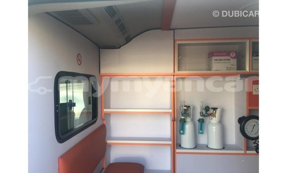 Buy Import Toyota Hiace White Car in Import - Dubai in Ayeyarwady Buy Import Toyota Hiace White Car in Import - Dubai in Ayeyarwady