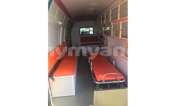 Buy Import Toyota Hiace White Car in Import - Dubai in Ayeyarwady Buy Import Toyota Hiace White Car in Import - Dubai in Ayeyarwady