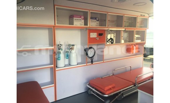 Buy Import Toyota Hiace White Car in Import - Dubai in Ayeyarwady Buy Import Toyota Hiace White Car in Import - Dubai in Ayeyarwady