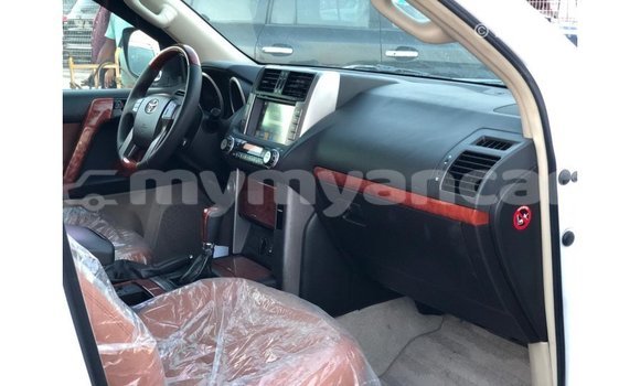 သွင်းကုန် Toyota Prado White ကား Import - Dubai Ayeyarwady သွင်းကုန် Toyota Prado White ကား Import - Dubai Ayeyarwady