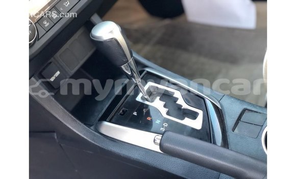 သွင်းကုန် Toyota Corolla White ကား Import - Dubai Ayeyarwady သွင်းကုန် Toyota Corolla White ကား Import - Dubai Ayeyarwady